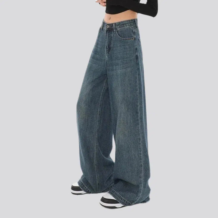 Floor-length high-waist jeans