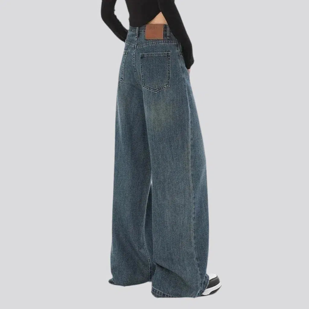 Floor-length high-waist jeans