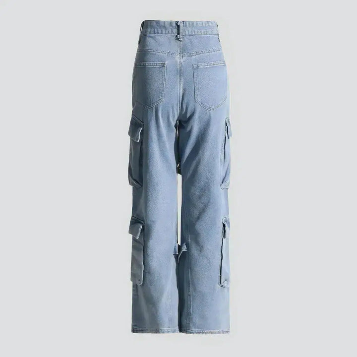 Voluminous multi-cargo jeans
 for women