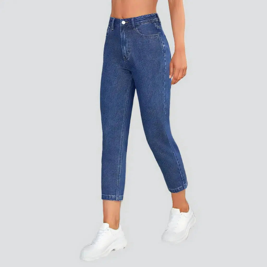 Ankle-length medium-wash jeans
 for ladies