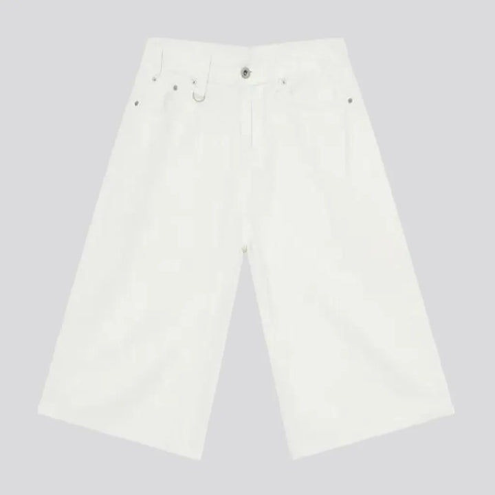 Stylish mid-rise men's jean shorts