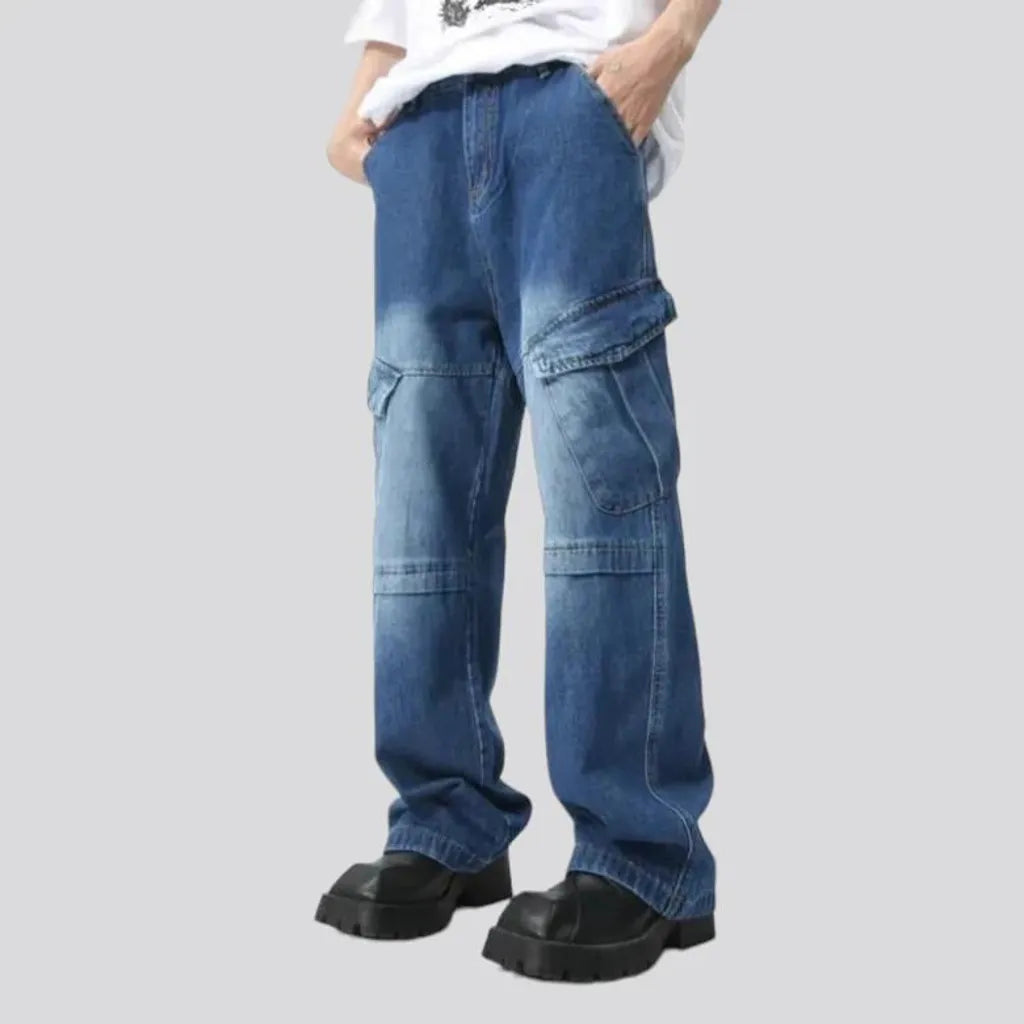 Medium-wash floor-length jeans
 for men