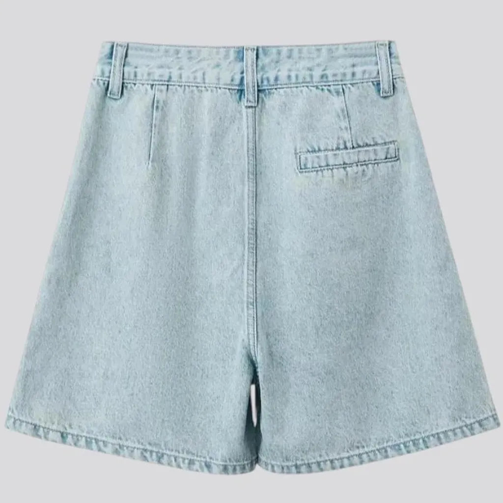 Pleated waistline light wash women's denim shorts