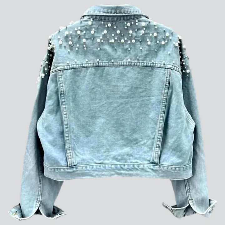 Light-wash women's jean jacket