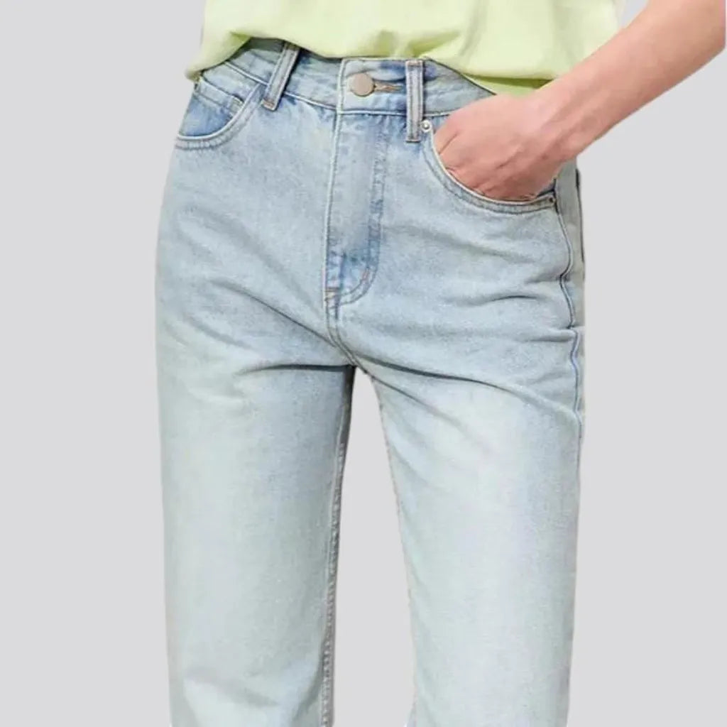 Women's raw-hem jeans