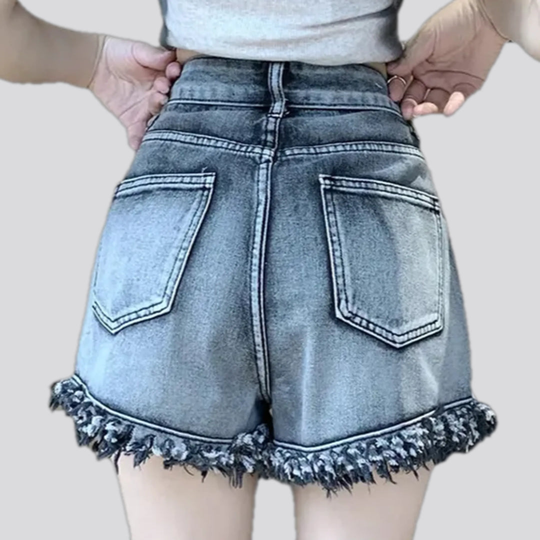 Fashionable ragged fit denim shorts for women