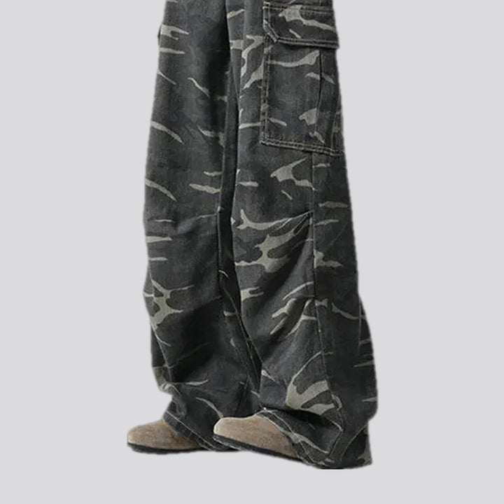 Camouflage mid rise denim pants for men