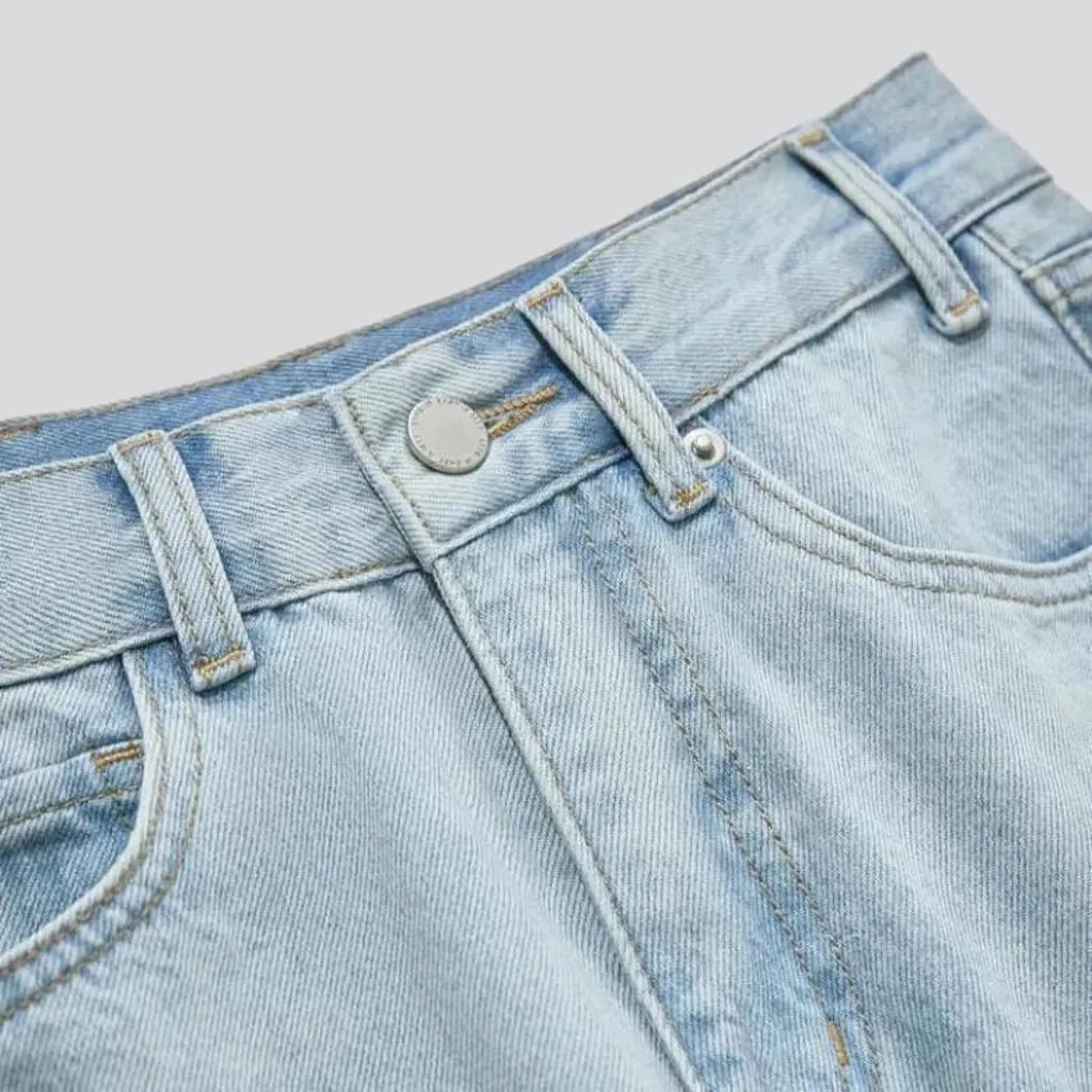 Women's raw-hem jeans