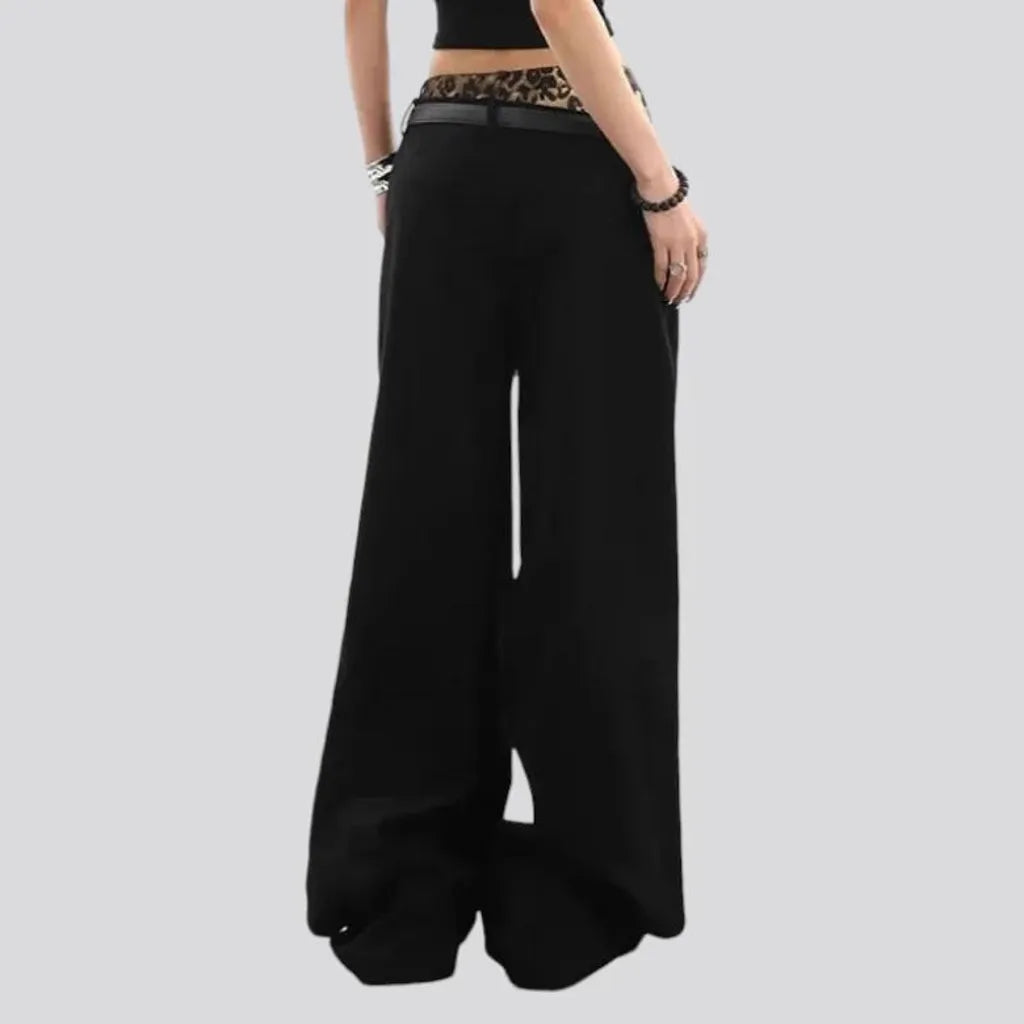 Monochrome mid-waist jeans