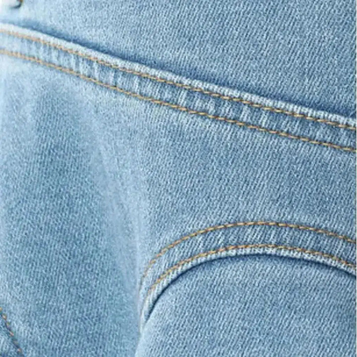 Light-wash 90s women's jean skort