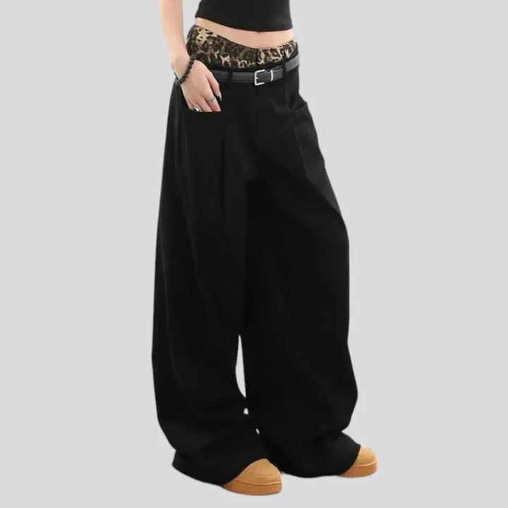 Monochrome mid-waist jeans