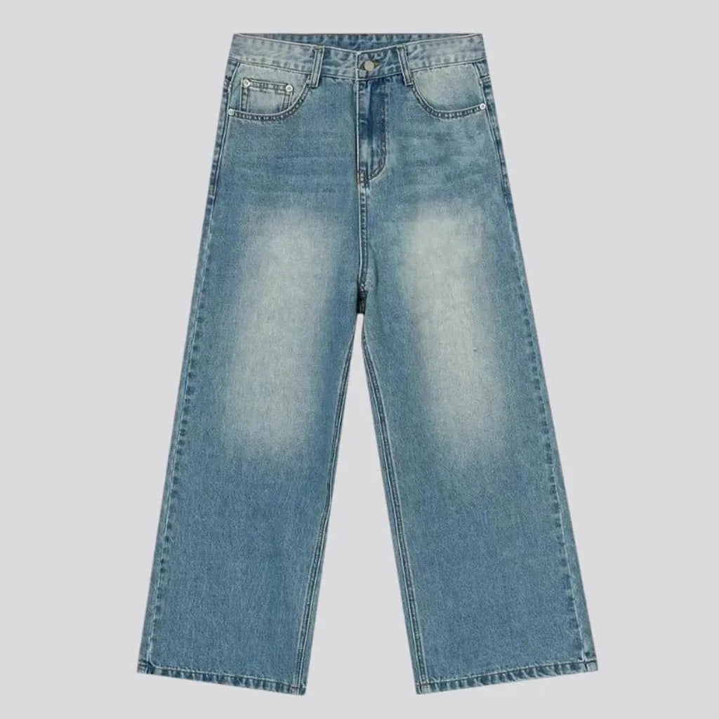 Fashionable baggy-fit 90s men's jeans