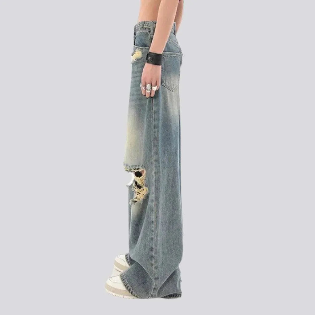 Distressed sanded jeans
 for women