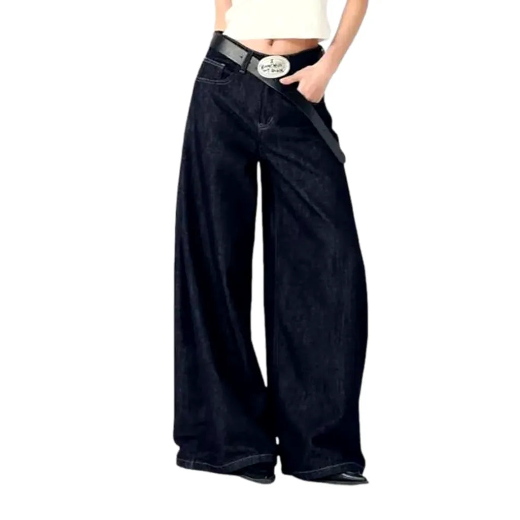 Dark-wash baggy jeans
 for ladies