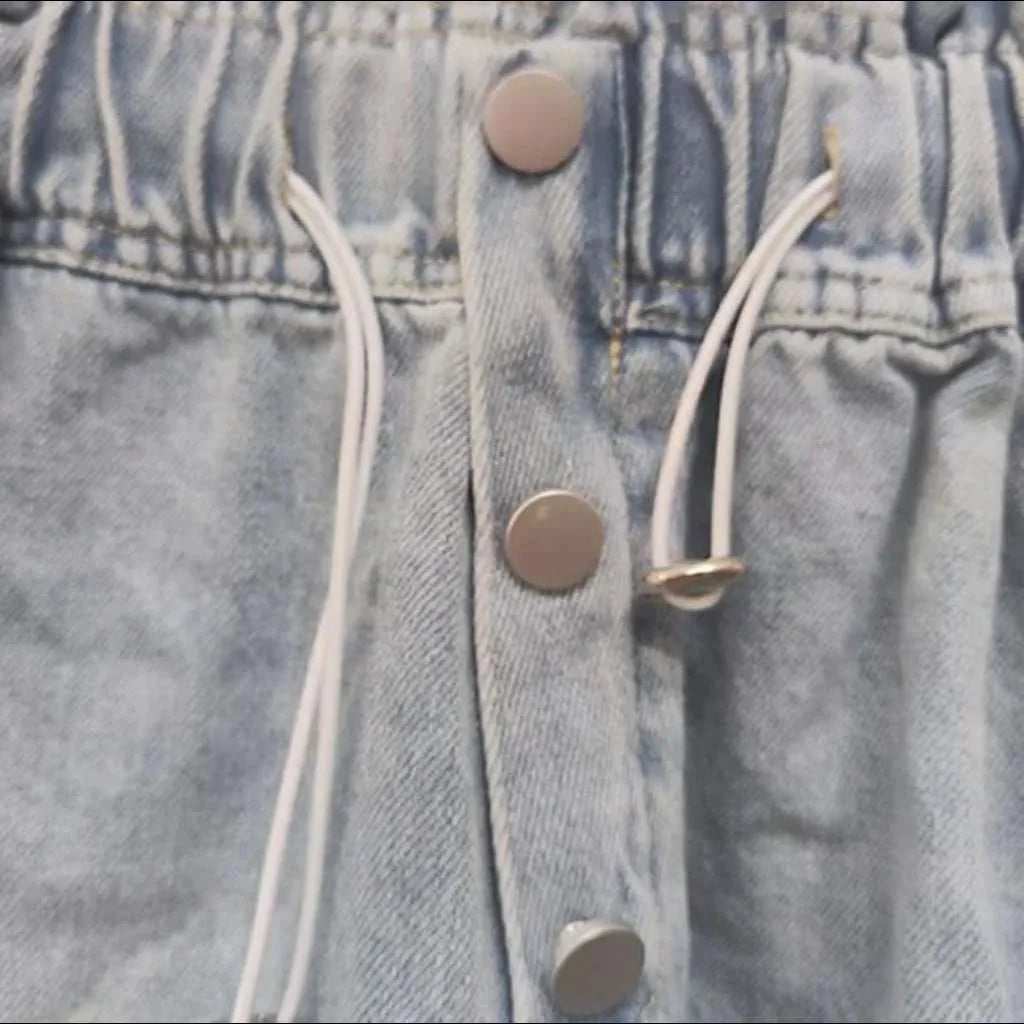 Exposed buttons rhinestone denim shorts