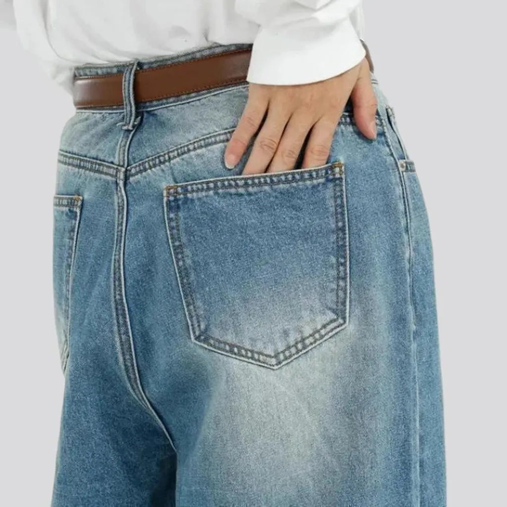 Fashionable baggy-fit 90s men's jeans