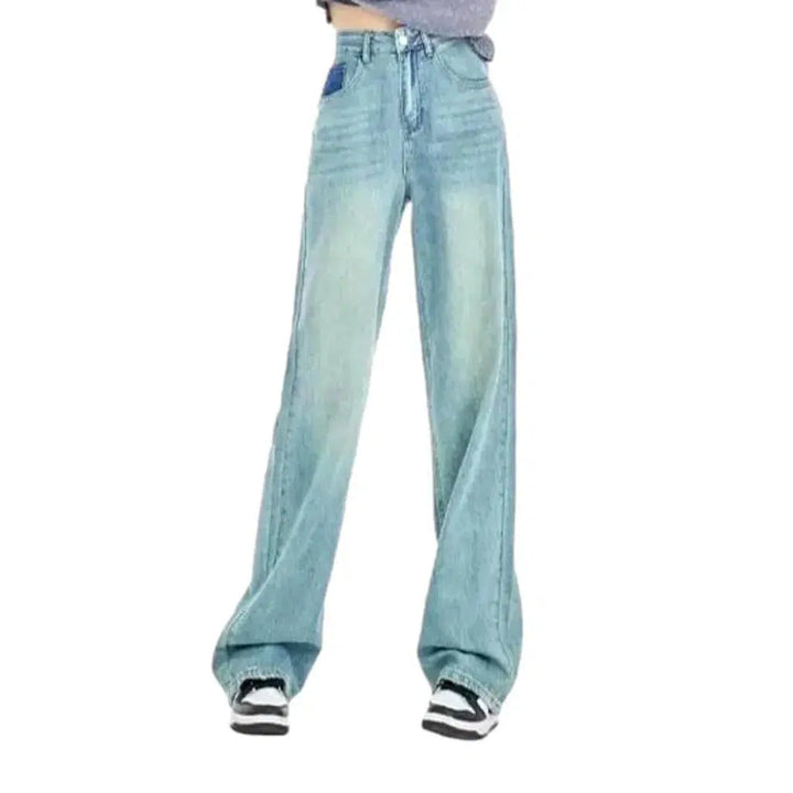 Light-wash color-back-pocket jeans
 for ladies