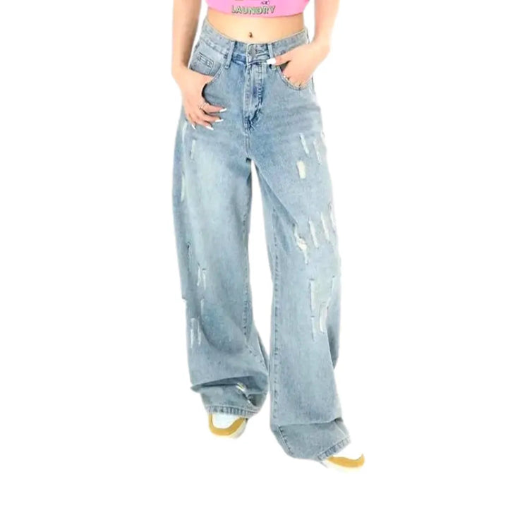 Light-wash floor-length jeans for ladies