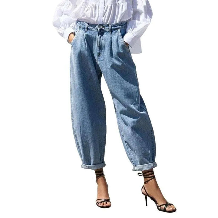 Short women's baggy denim pants